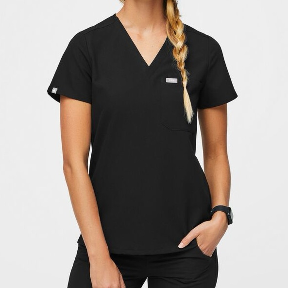 FIGS Women's Black Catarina™ - One-Pocket Scrub Top Small Black